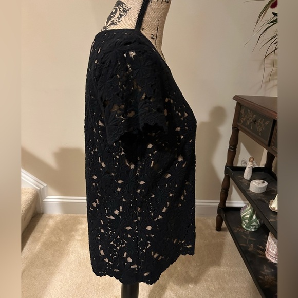 Elegant Talbots Black Lace Women's Top - Picture 2 of 6